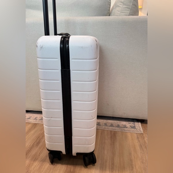 AWAY The Bigger Carry On Suitcase - Picture 5 of 14